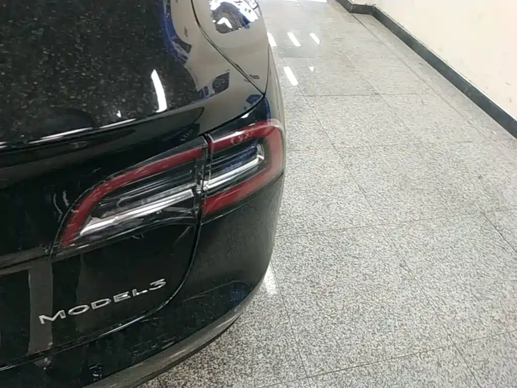 Tesla Model 3 — миниатюра 8