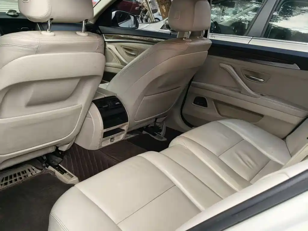 BMW 5 Series — миниатюра 4
