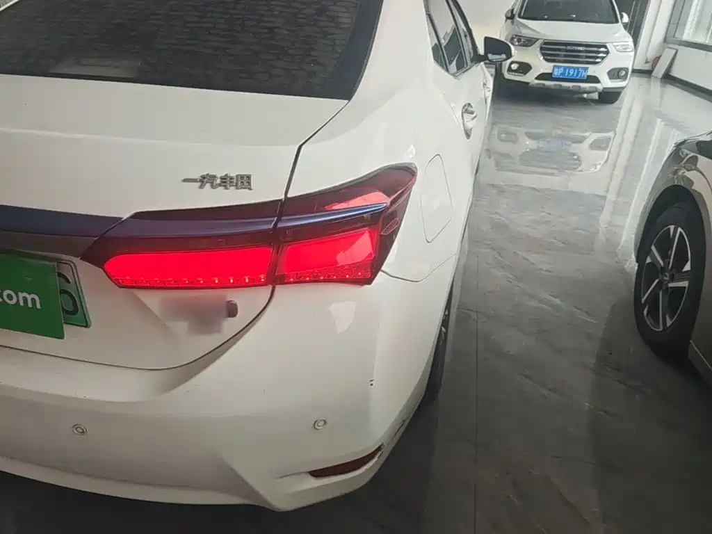 Toyota Corolla Hybrid — миниатюра 8