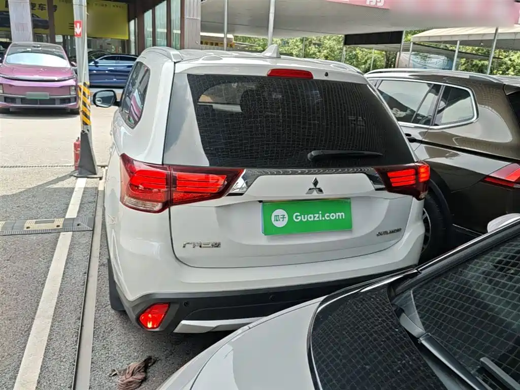 Mitsubishi Outlander 2018 2.0L 7 мест