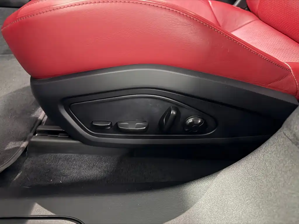 Porsche Taycan — миниатюра 11