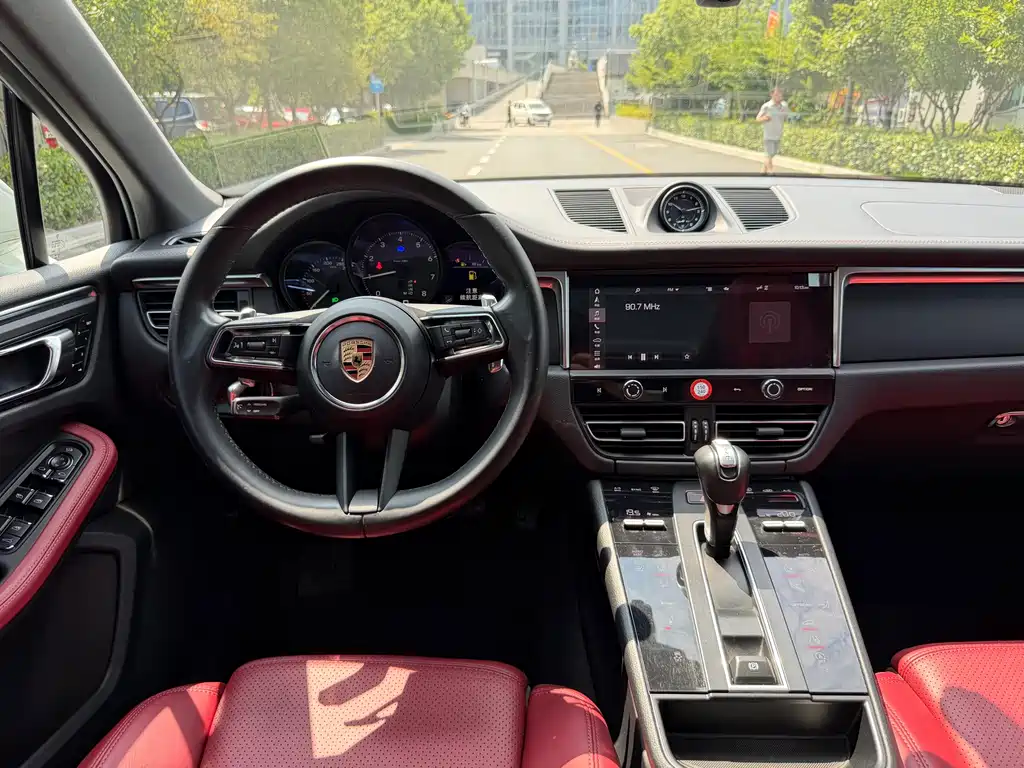 Porsche Macan — миниатюра 10