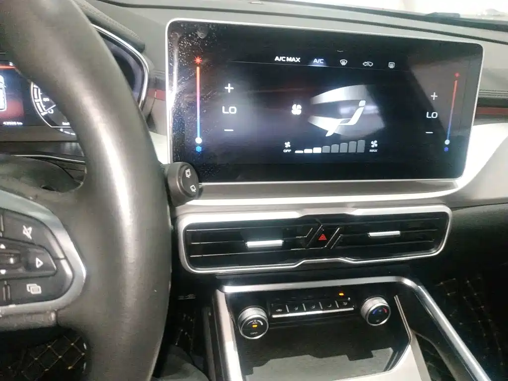 Geely Binyue — миниатюра 13