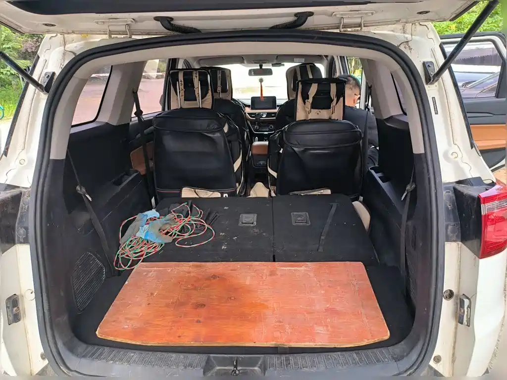 Wuling Hongguang S3 — миниатюра 10