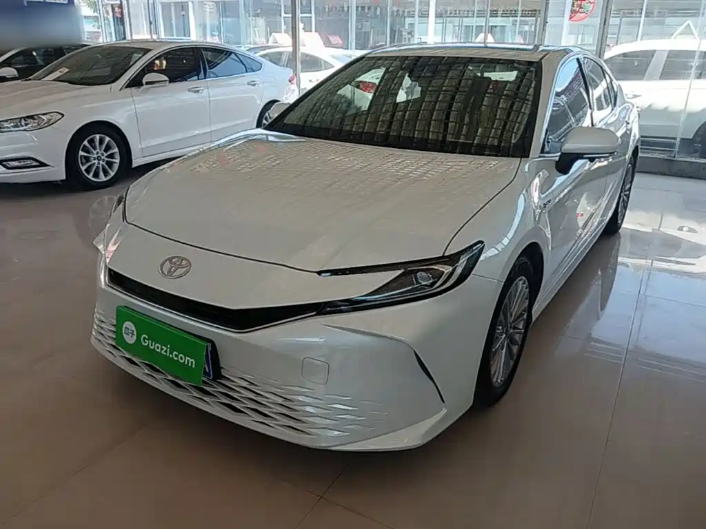 Toyota Camry — миниатюра 2