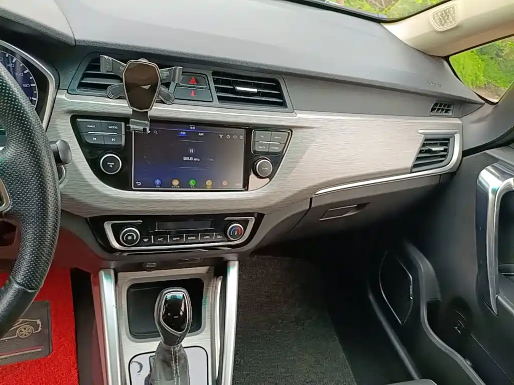 Geely Vision X3 — миниатюра 13