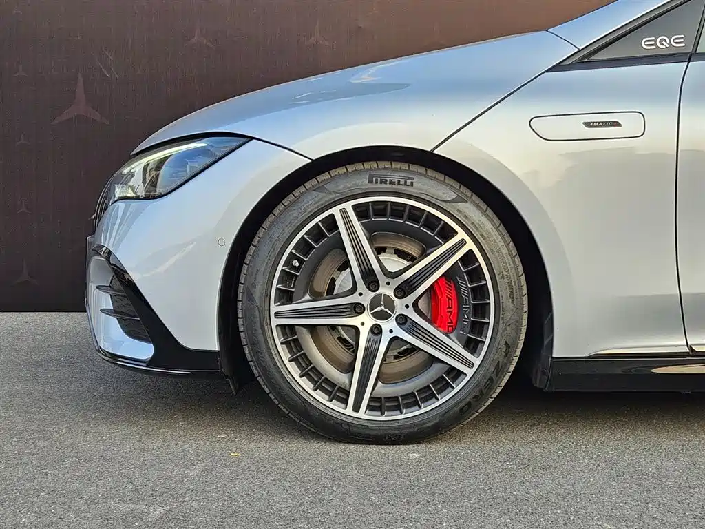 MERCEDES-BENZ EQE AMG