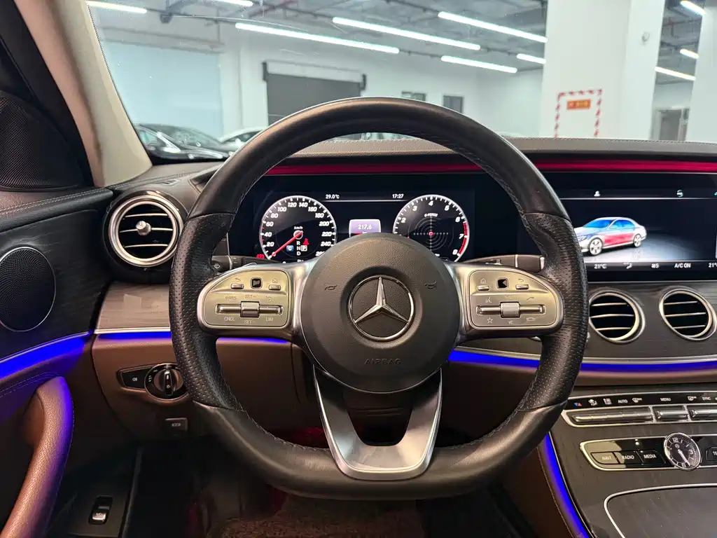 Mercedes-Benz E-Class — миниатюра 8