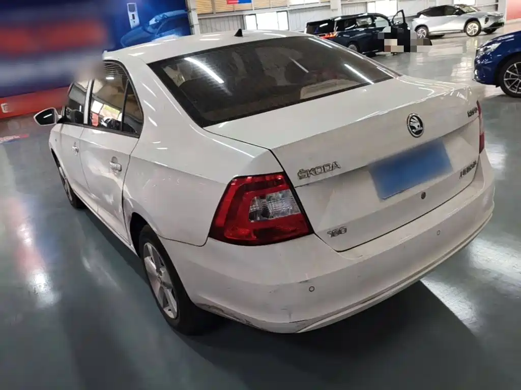 Skoda Rapid — миниатюра 5