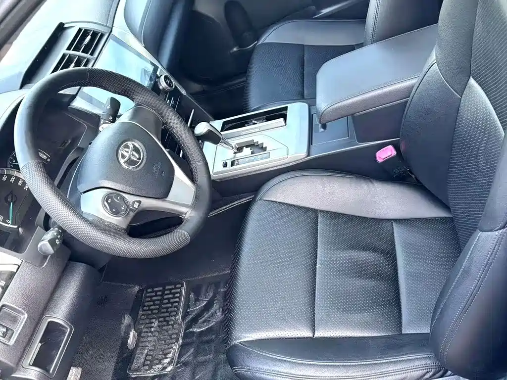 Toyota Camry — миниатюра 4