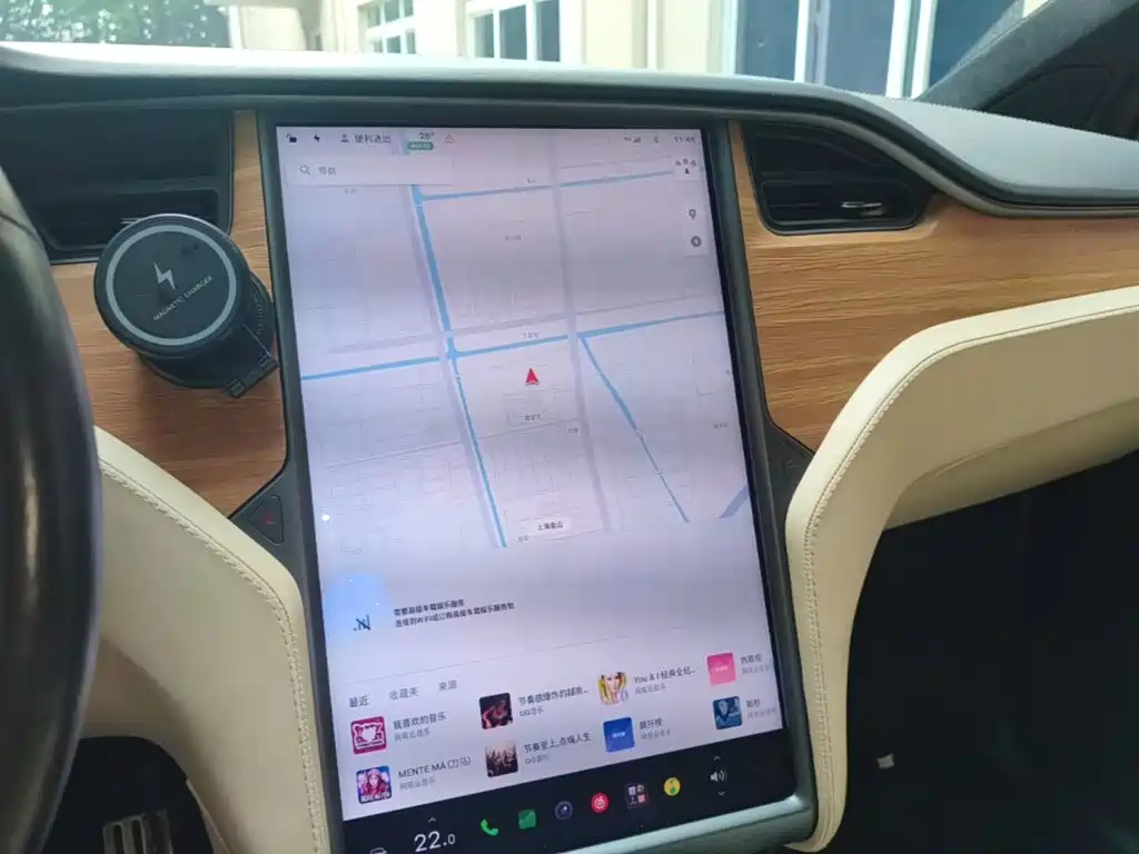 Tesla Model X — миниатюра 9