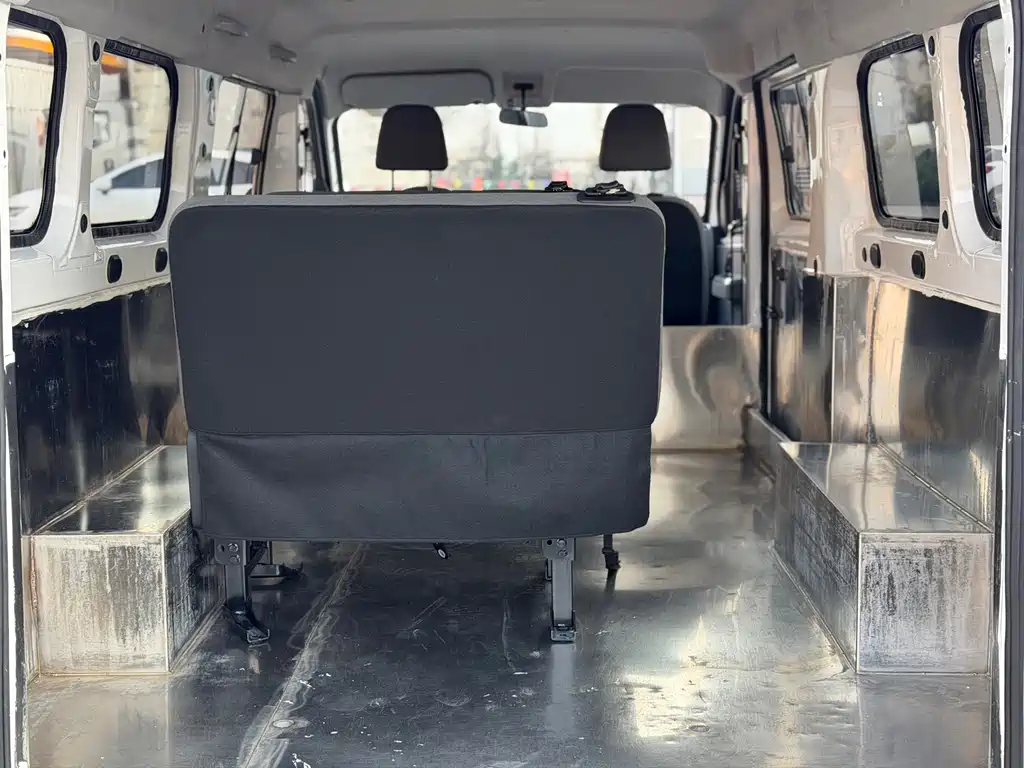 Wuling Yangguang — миниатюра 8