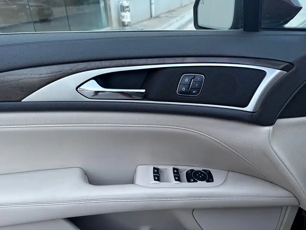 Lincoln MKZ — миниатюра 13