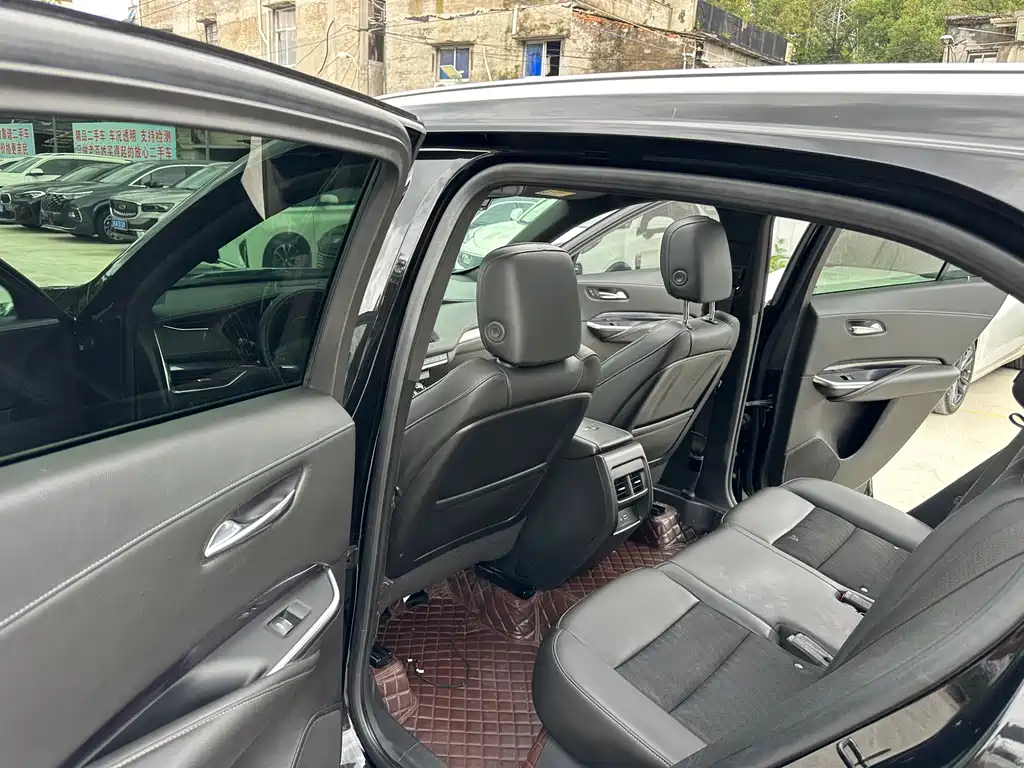 Cadillac XT4 — миниатюра 8