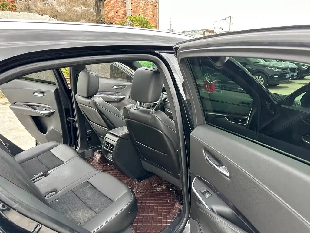 Cadillac XT4 — миниатюра 11