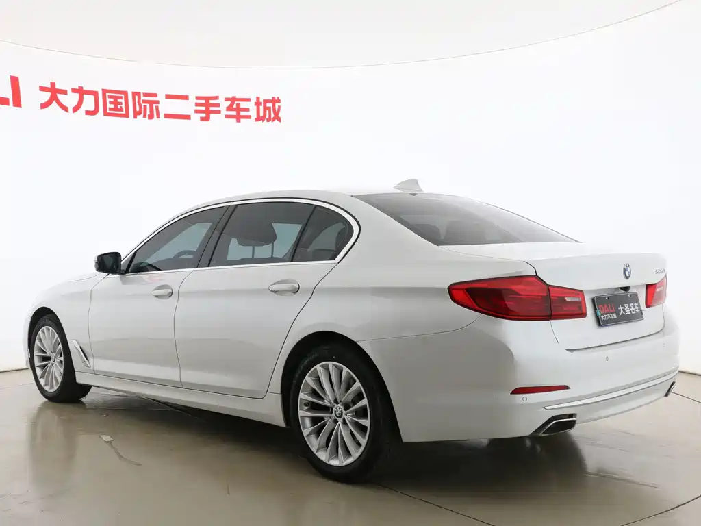 BMW 5 Series — миниатюра 15