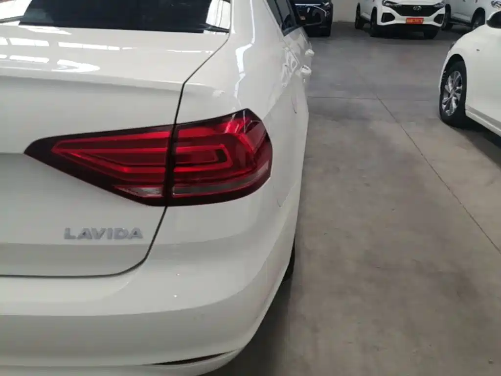 Volkswagen Lavida — миниатюра 8