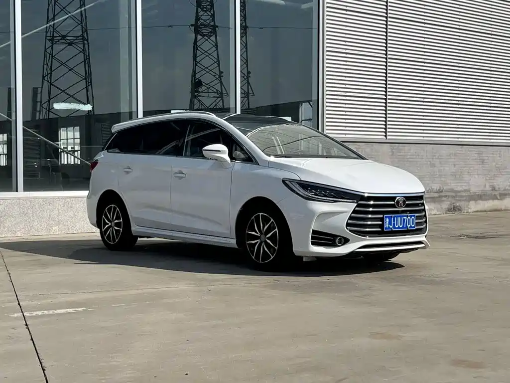 BYD MAX — миниатюра 3