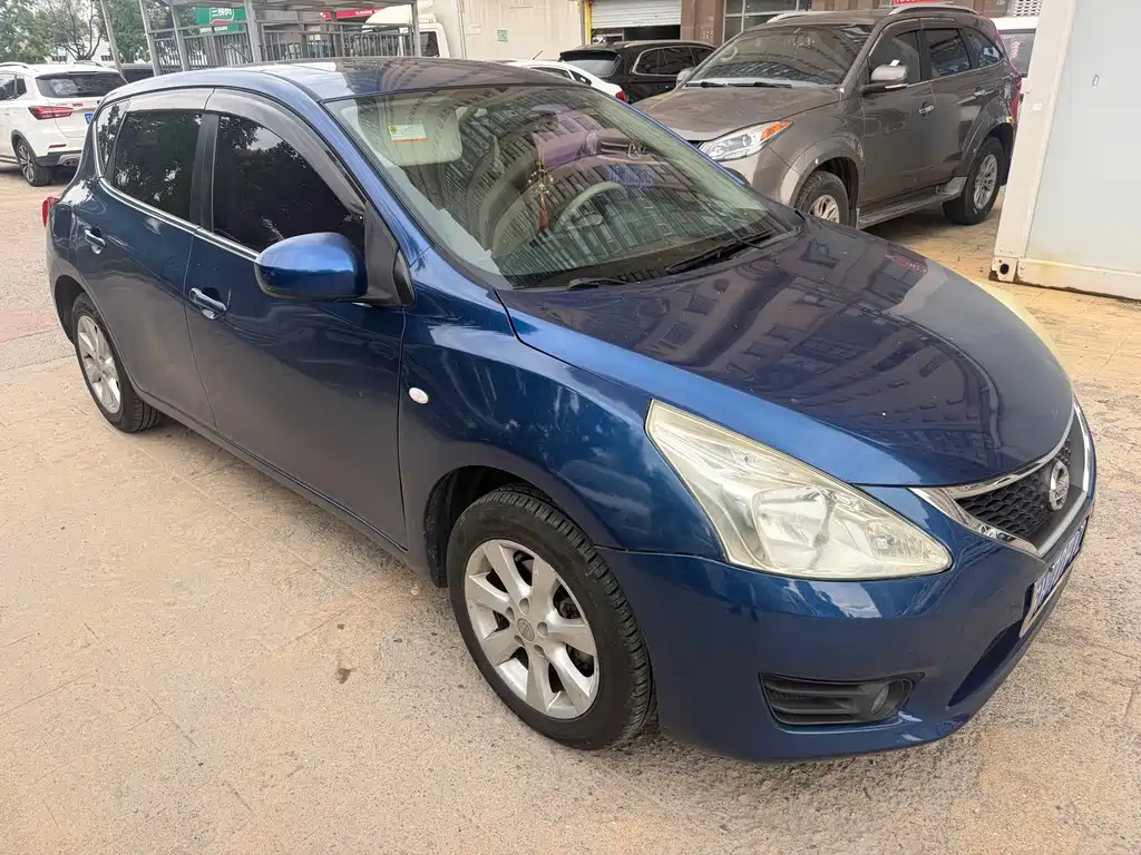 Nissan Tiida 2011 1.6L CVT Luxury