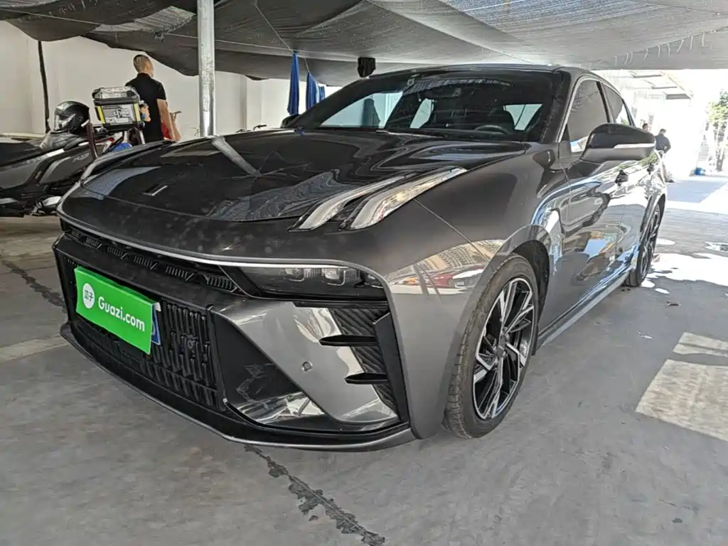Lynk & Co 03