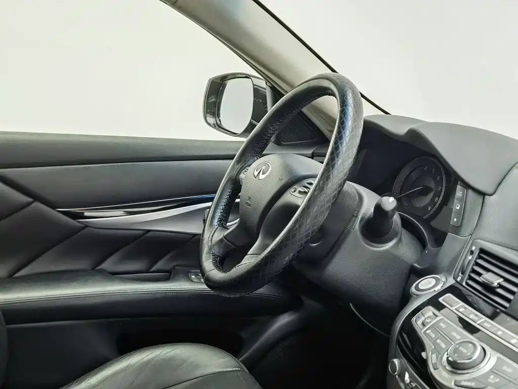 Infiniti Q70 — миниатюра 22