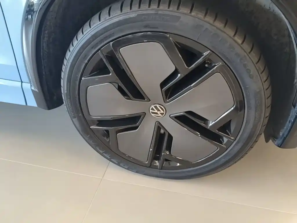 Volkswagen Tiguan L — миниатюра 14