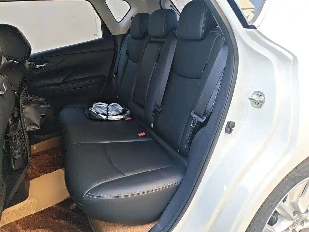 Nissan Tiida — миниатюра 18