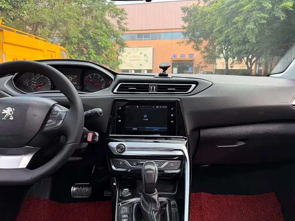 Peugeot 308 — миниатюра 13