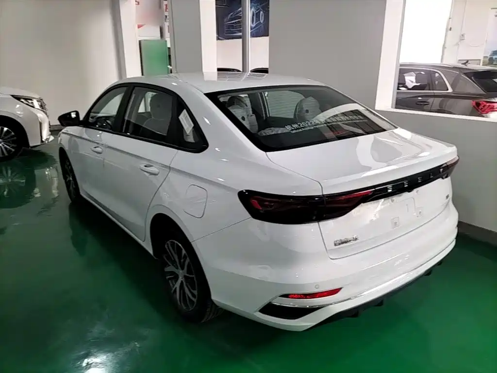 Geely Emgrand 2023 4 Champion 1.5L MT Luxury