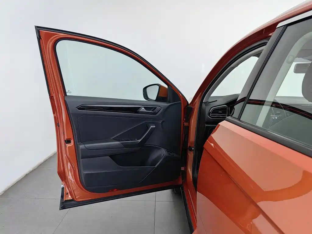 Volkswagen T-Roc — миниатюра 8