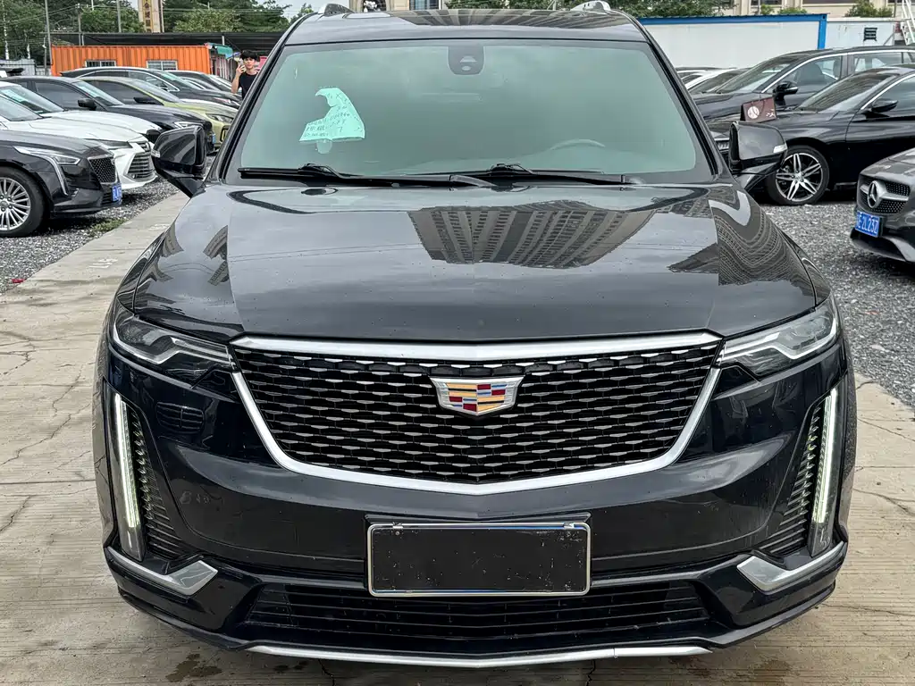 Cadillac XT6 2021 28T мест