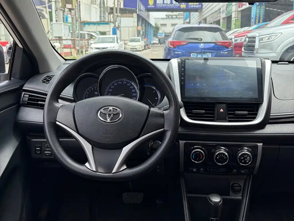 Toyota Yaris L — миниатюра 10