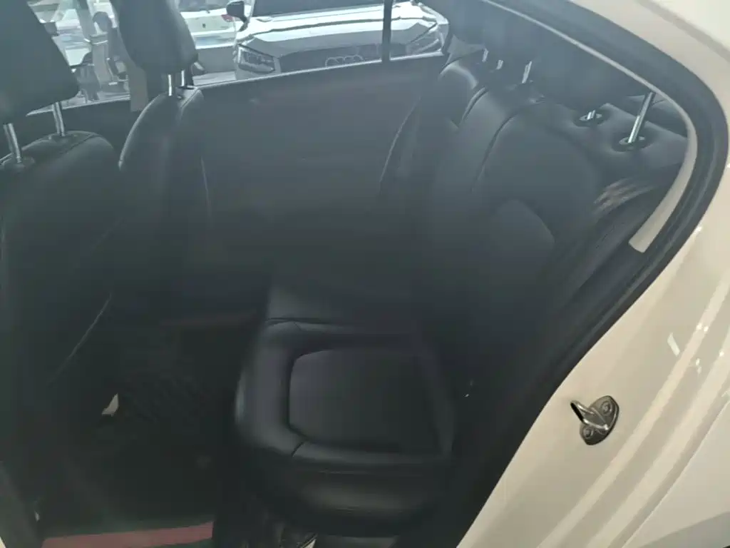 Volkswagen Jetta — миниатюра 17