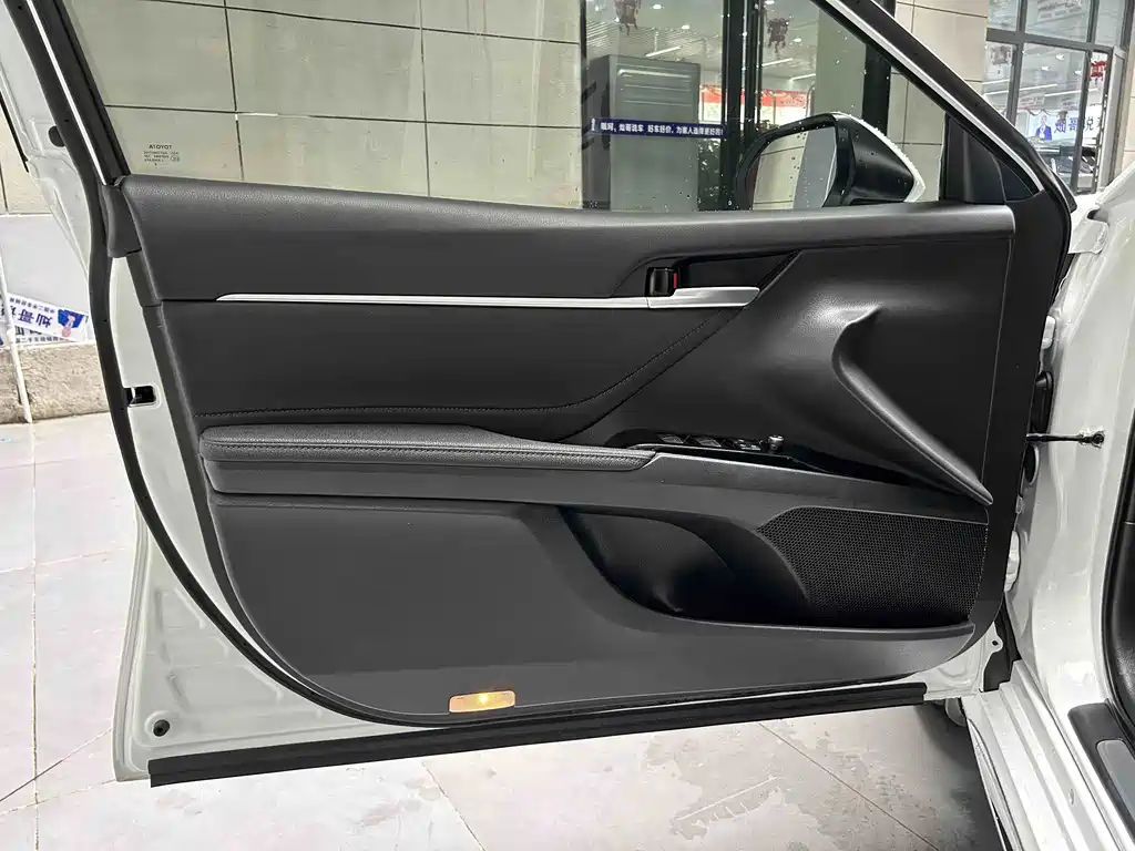 Toyota Camry — миниатюра 7