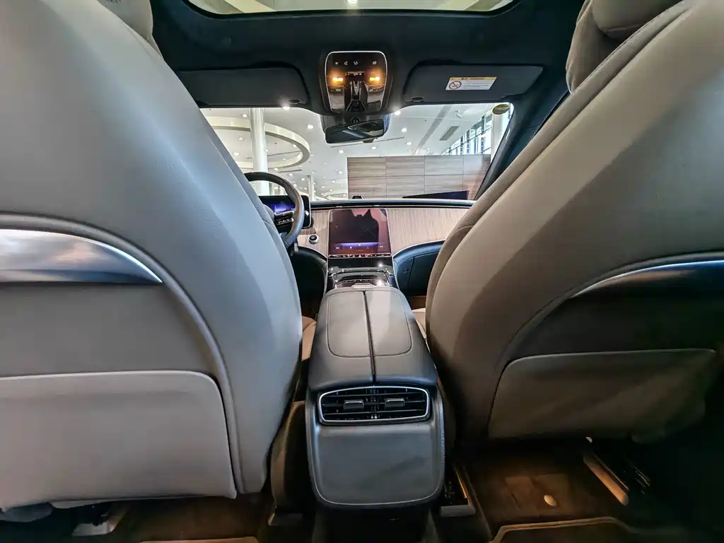 Mercedes-Benz EQE SUV — миниатюра 14