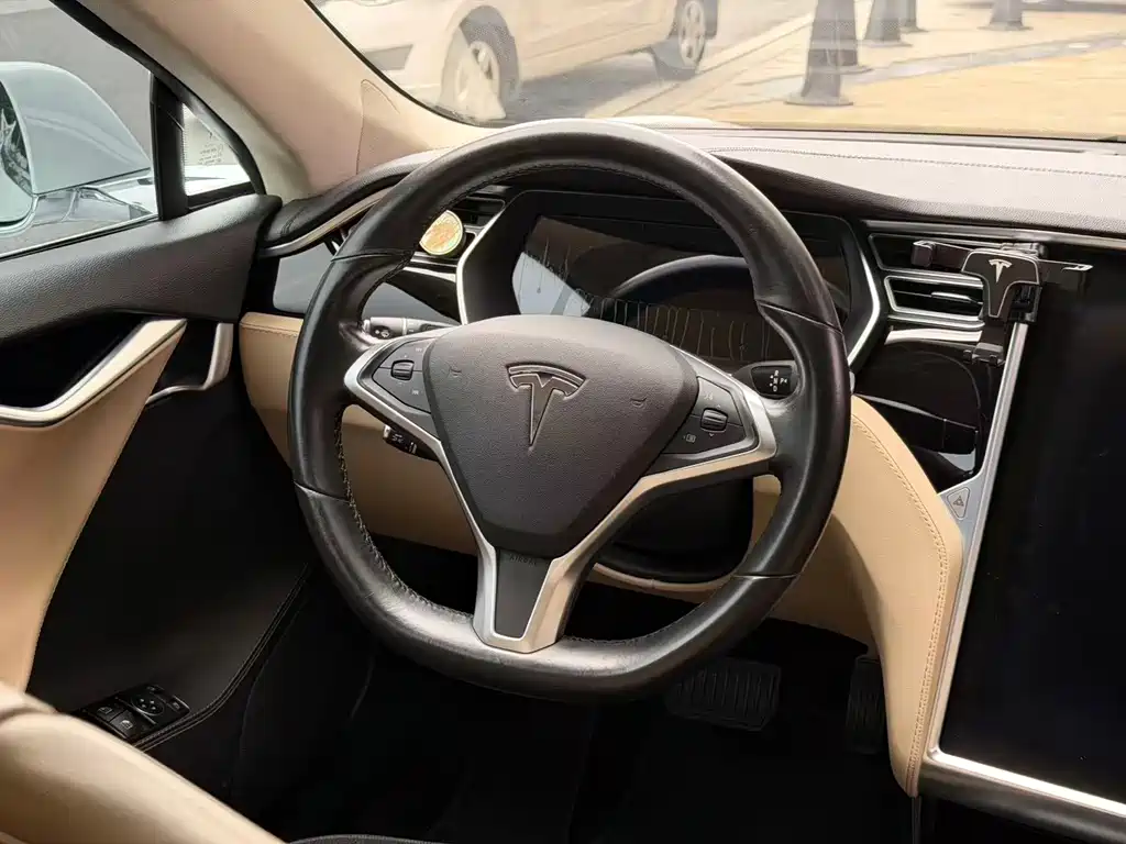 Tesla Model S — миниатюра 8