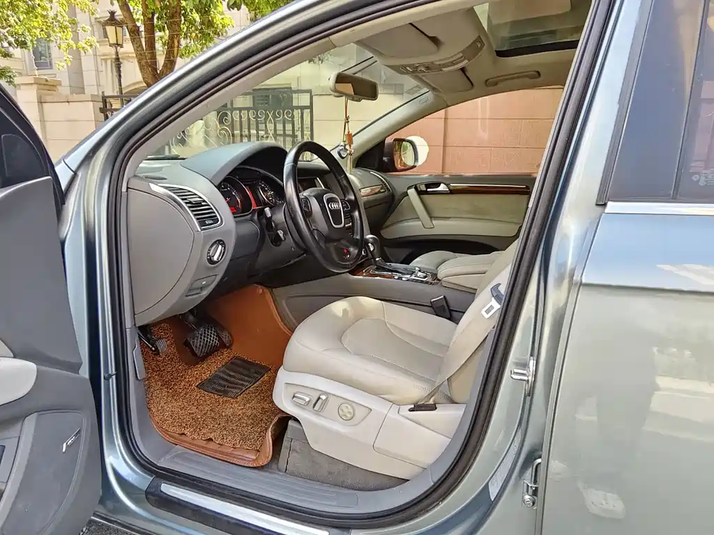 Audi Q7 — миниатюра 10