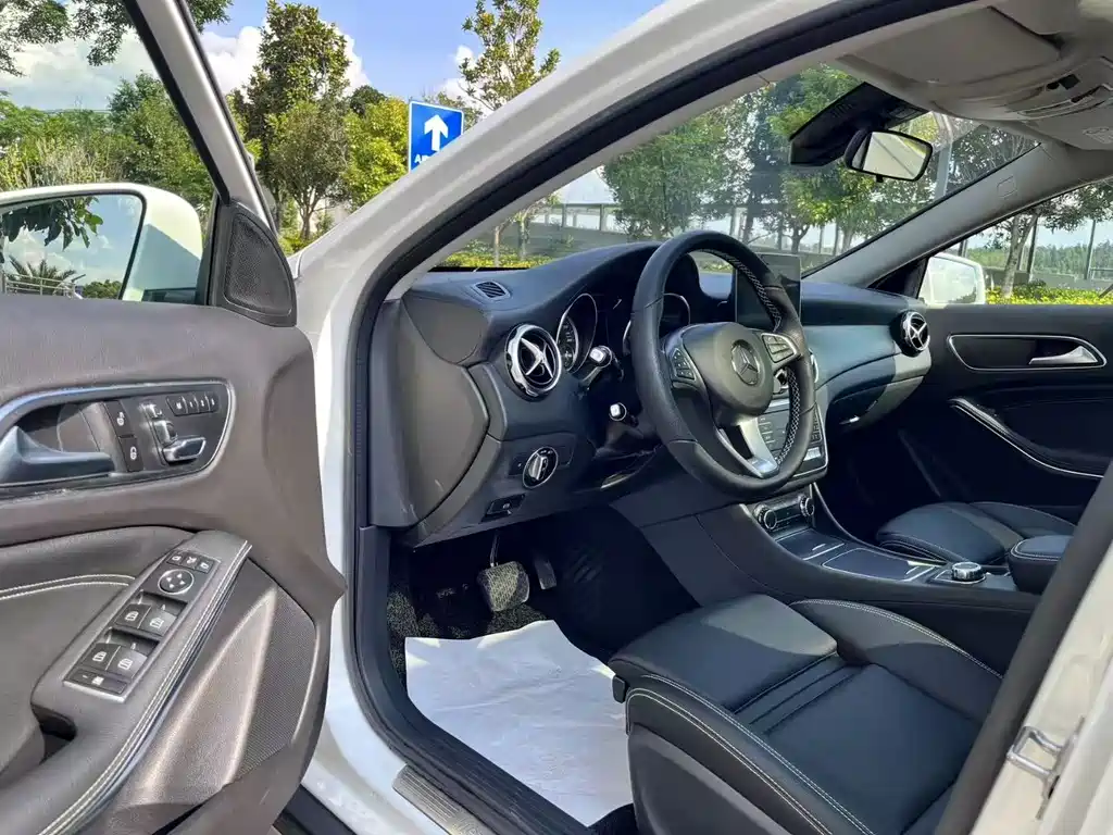 Mercedes-Benz GLA — миниатюра 9