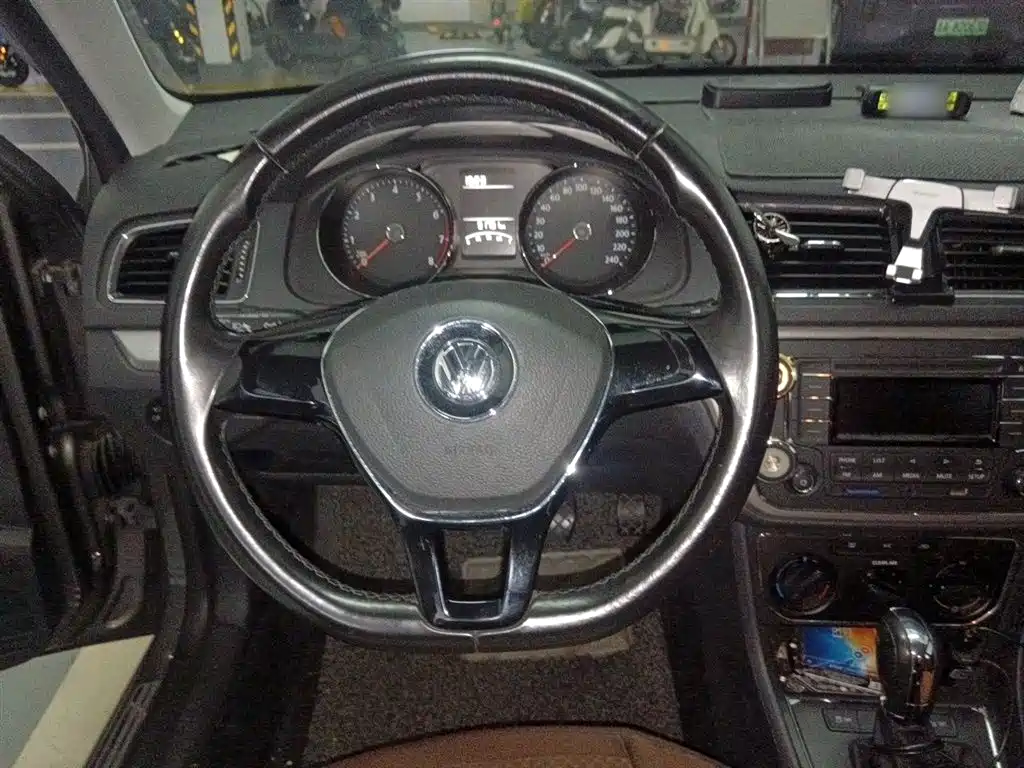 Volkswagen Lavida 2015 1.6L AT Comfort