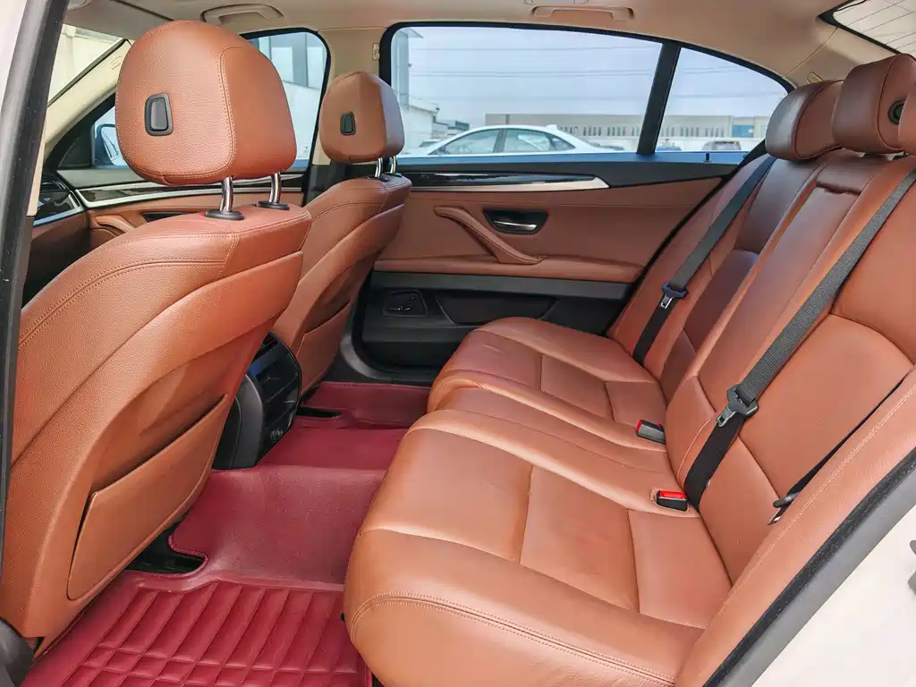 BMW 5 Series — миниатюра 15