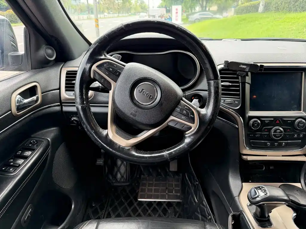 Jeep Grand Cherokee (Import) — миниатюра 14