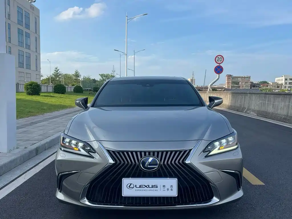Lexus ES — миниатюра 2