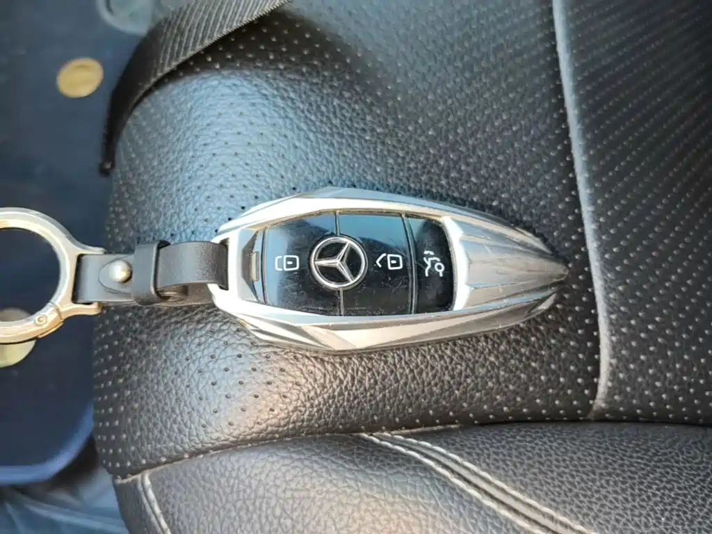 Mercedes-Benz E-Class — миниатюра 9