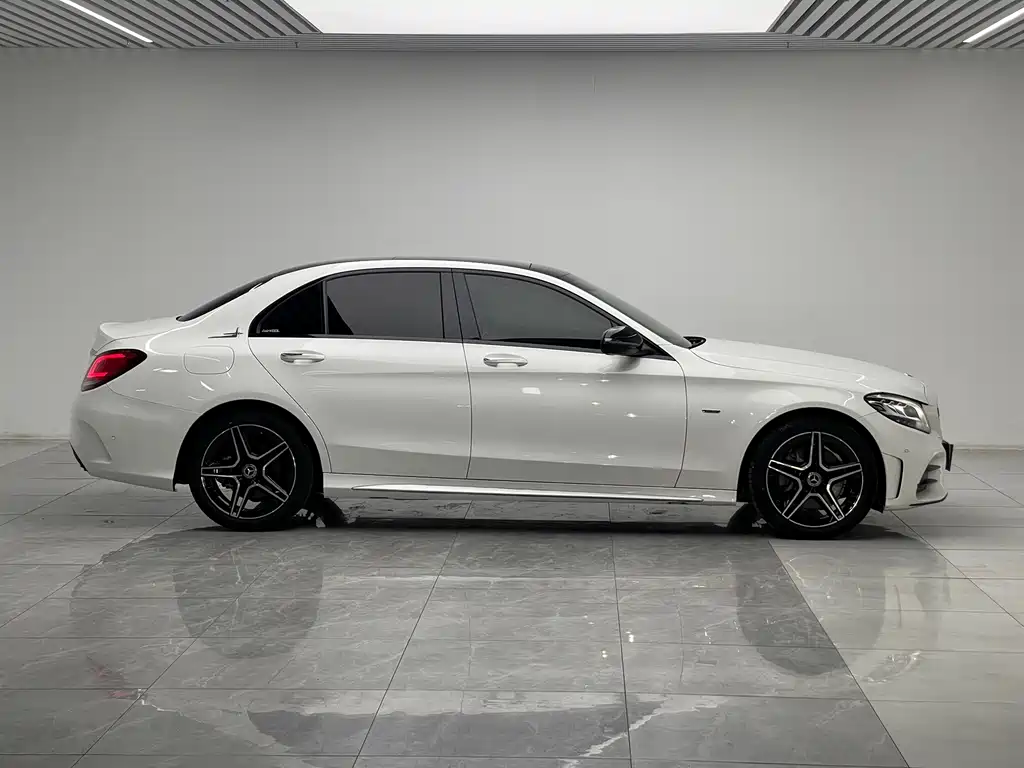 Mercedes-Benz C-Class — миниатюра 8
