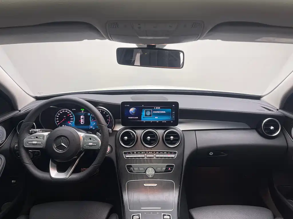 Mercedes-Benz C-Class — миниатюра 13