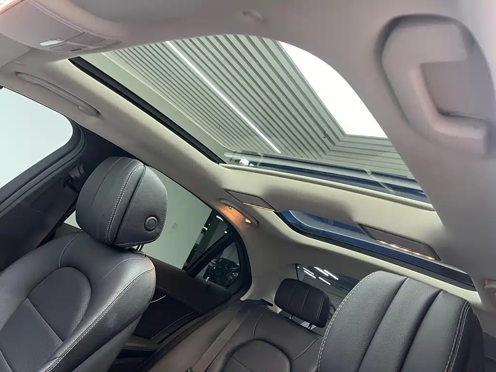 Mercedes-Benz C-Class — миниатюра 14