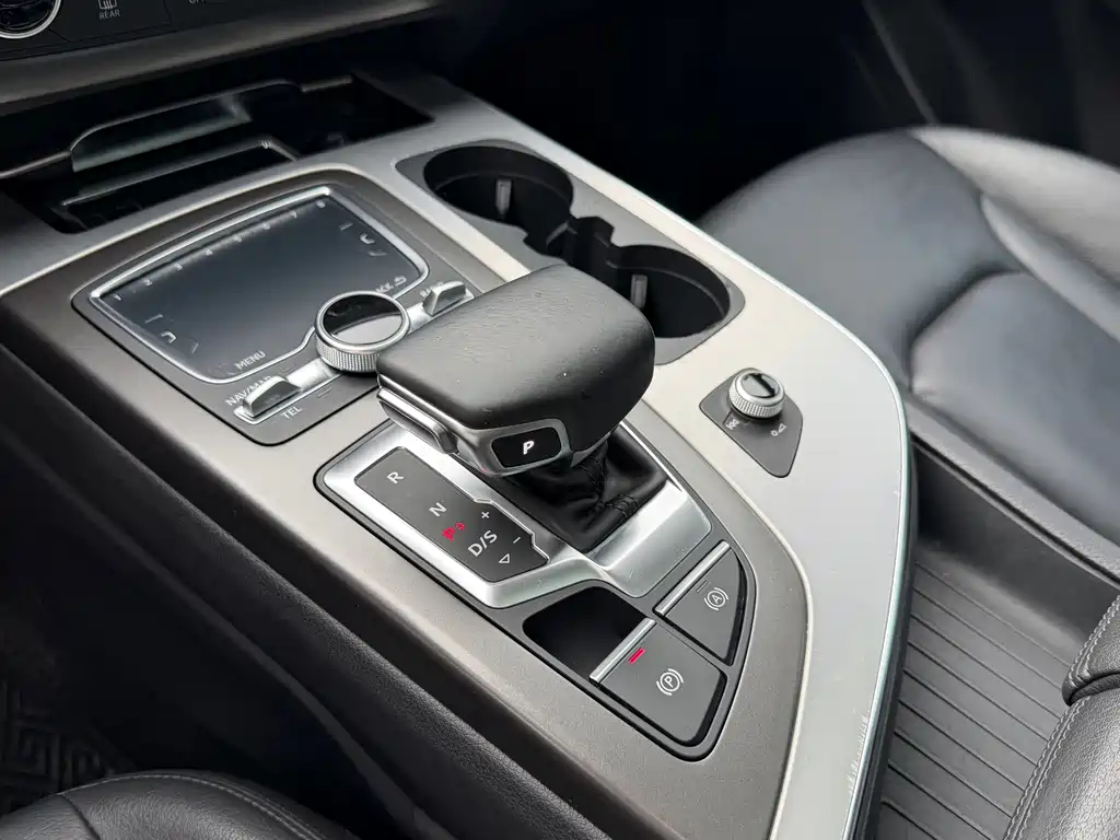 Audi Q7 — миниатюра 11