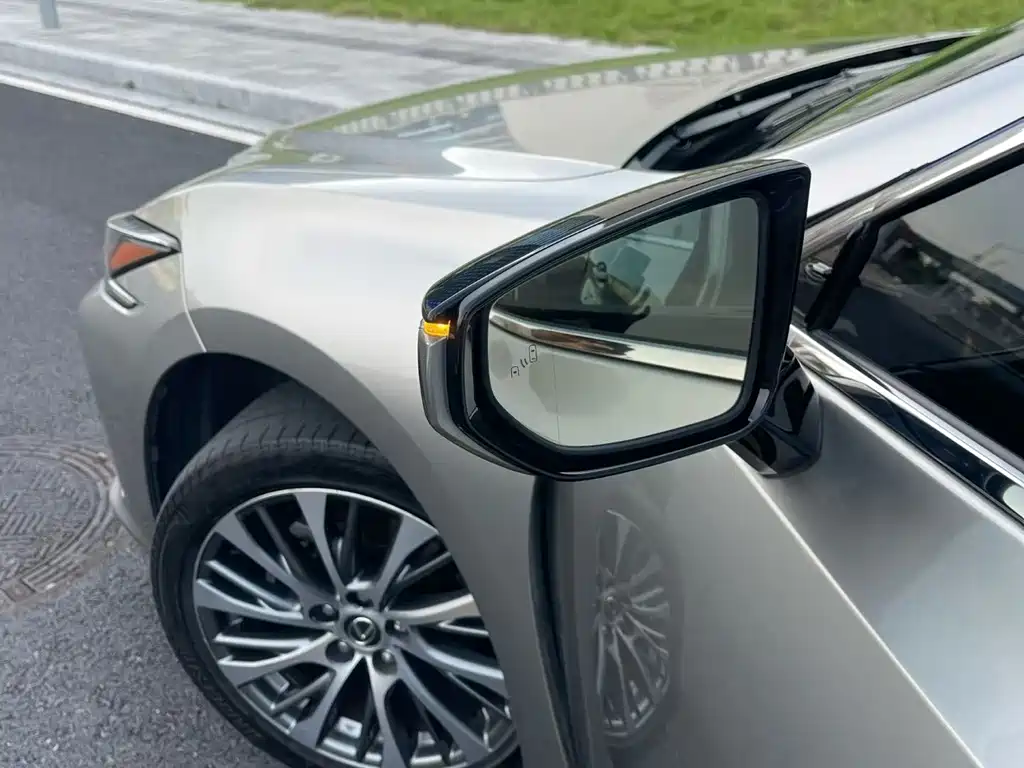 Lexus ES — миниатюра 9