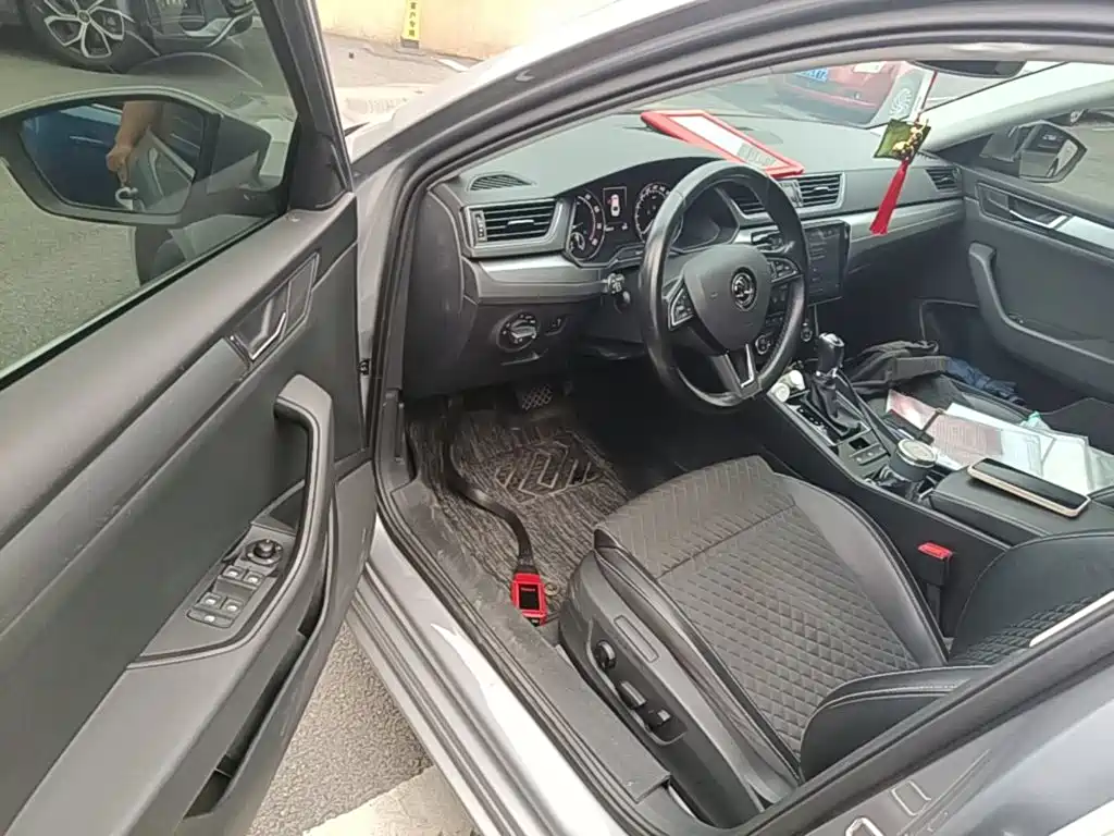Skoda Superb — миниатюра 16