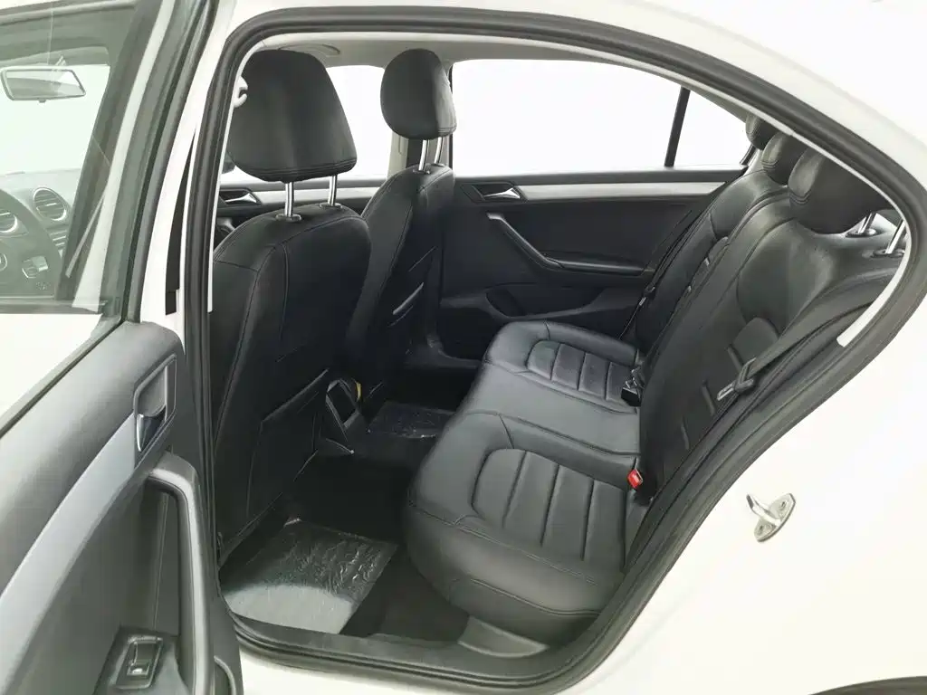 Volkswagen Jetta — миниатюра 15